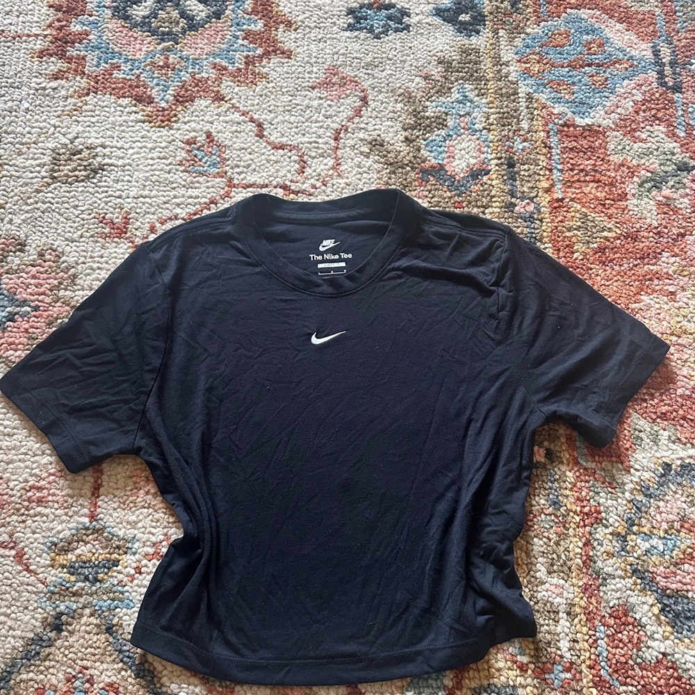 Nike Black Short Sleeve Tee Classic Athletic Design